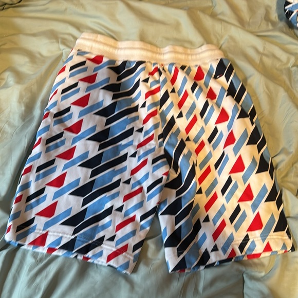 Tommy Hilfiger matching hoodie and shorts brand new , hard to find ! - Picture 10 of 11